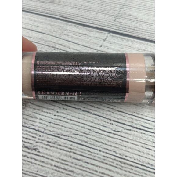 New Makeup Revolution Conceal & Define Infinite Longwear Concealer 9ml C1 - Picture 8 of 9